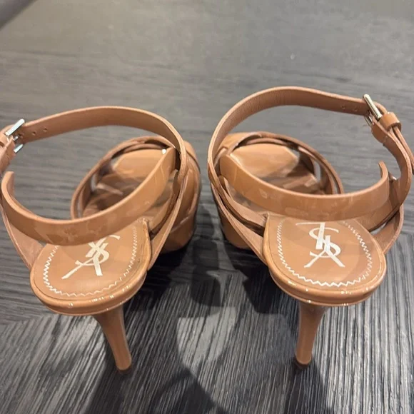 Saint Laurent Nude Patent Leather Heels - Picture 4 of 7